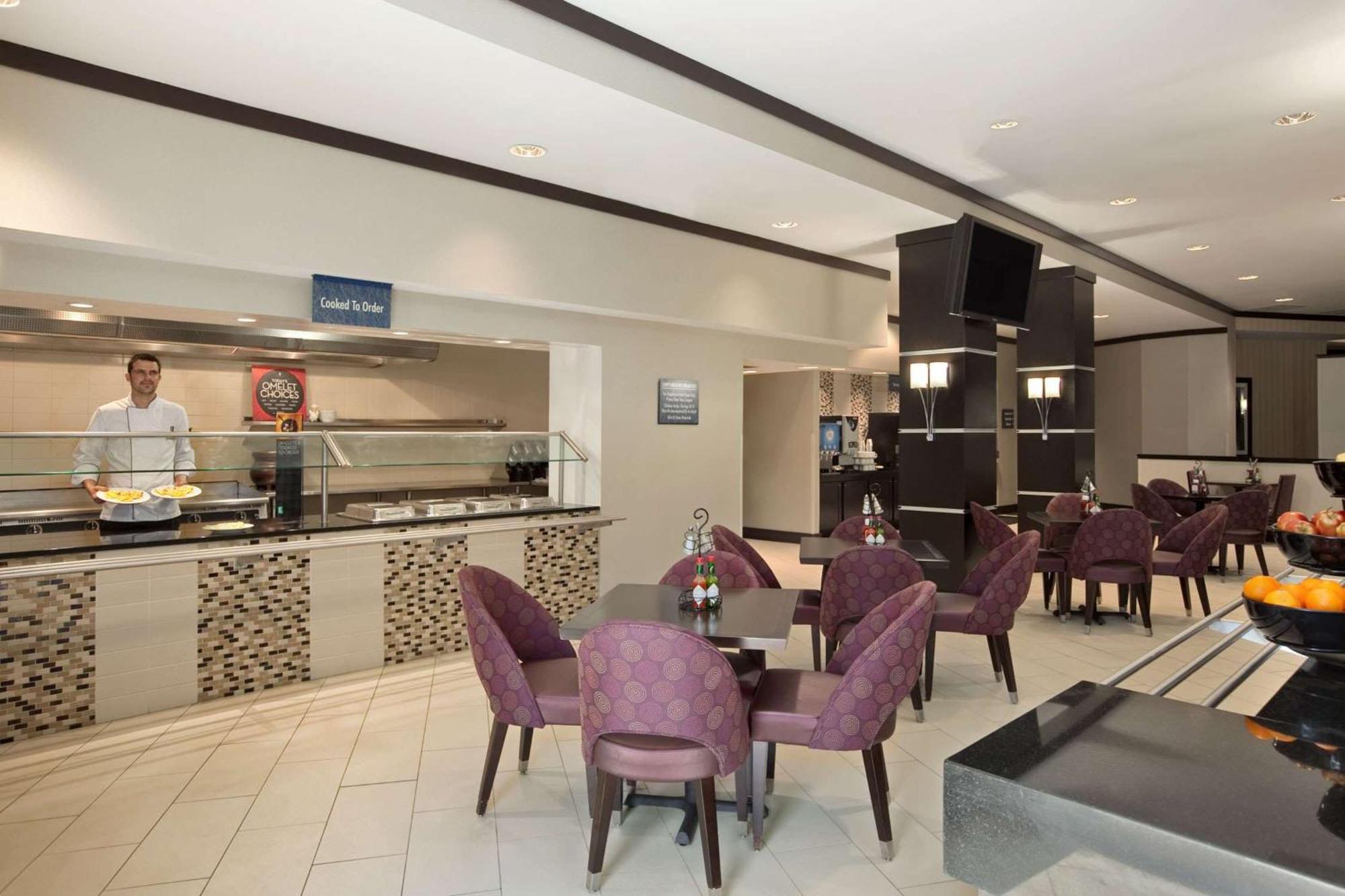 Embassy Suites By Hilton St Louis Airport Bridgeton Exterior foto