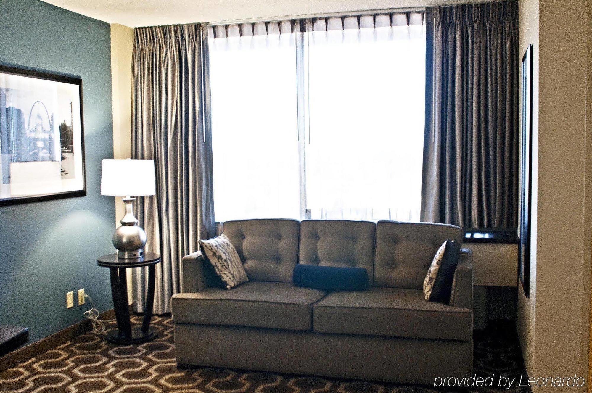 Embassy Suites By Hilton St Louis Airport Bridgeton Habitación foto